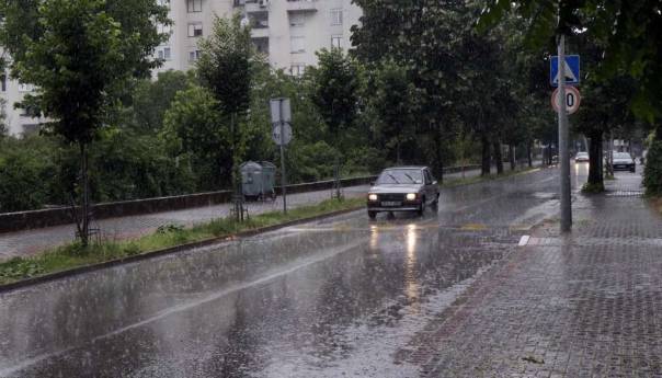 Sutra u Bosni pretežno oblačno sa kišom, u Hercegovini sunčano