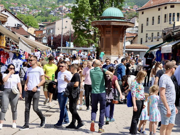 Sutra u cijeloj BiH sunčano i još toplije, narednih dana temperature do 34 stepena