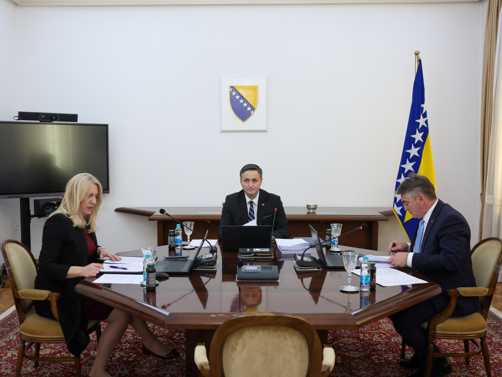 Sutra vanredna sjednica Predsjedništva BiH, tema je Kosovo