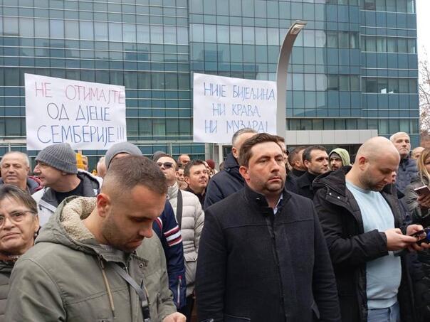 Sutra veliki protesti u Bijeljini, burno reagovao SNSD