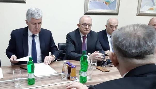 Sutra zasjedaju HDZ i HNS, pripremaju se za izbore