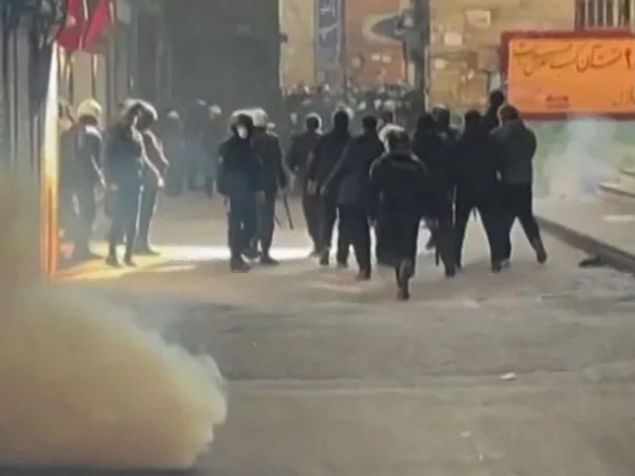 Suzavac korišten protiv demonstranata u Teheranu krenuo prema bolnici