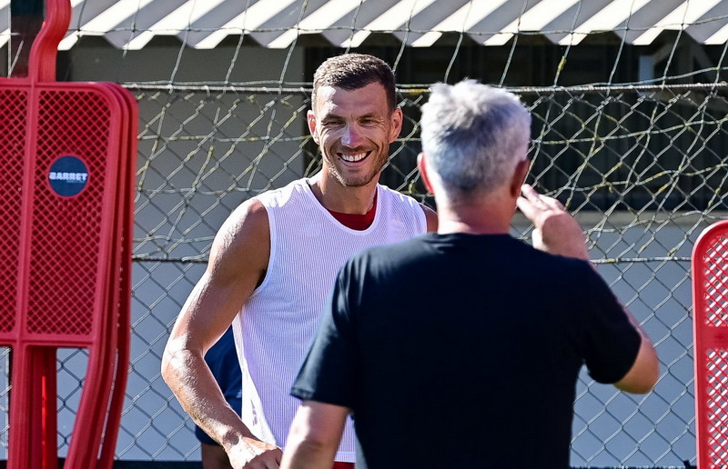 Sve je dogovoreno, Džeko će karijeru nastaviti u Interu