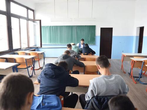 Sve manji broj đaka u osnovnim školama u RS