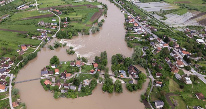 Sve nadležne službe i spasilački timovi na terenu, sve više poplavljenih objekata