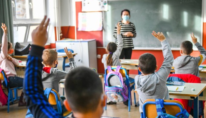 Sve spremno za povratak starijih osnovaca u klupe u RS