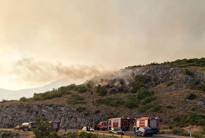 Sve teža situacija sa požarom oko Trebinja, vatra sve bliže kućama