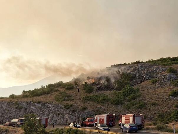 Sve teža situacija sa požarom oko Trebinja, vatra sve bliže kućama