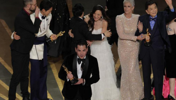 'Sve u isto vrijeme' dominirao Oscarima, Yeoh i Fraser najbolji glumci