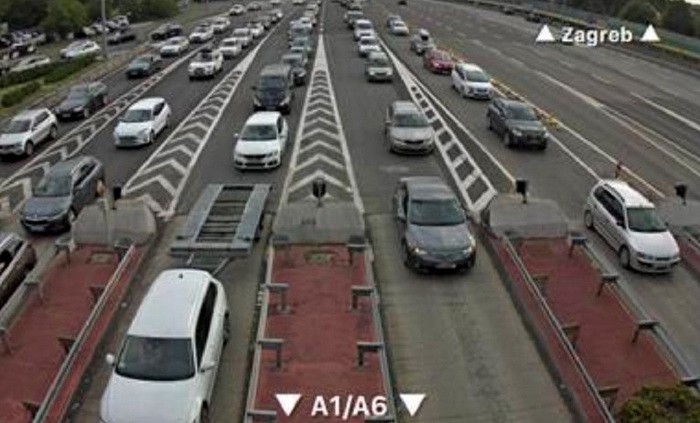 Sve veće gužve i kolone prema moru i na granici u Hrvatskoj