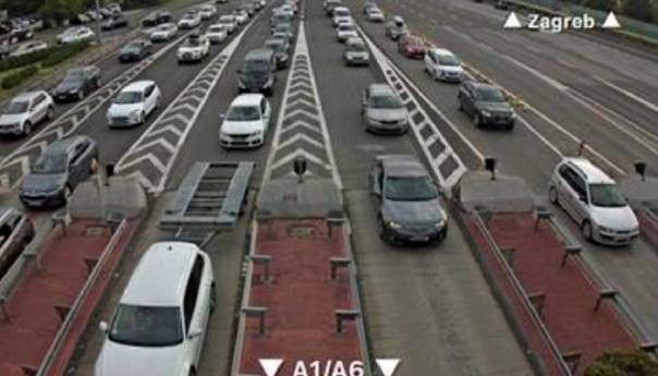 Sve veće gužve i kolone prema moru i na granici u Hrvatskoj