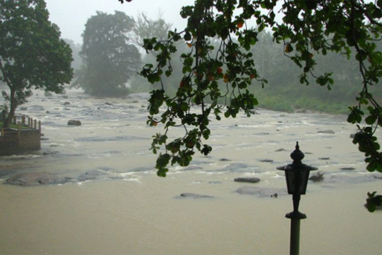 Sve veći broj žrtava nakon stravičnih poplava u Šri Lanci