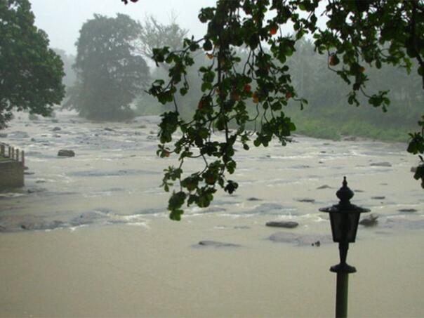 Sve veći broj žrtava nakon stravičnih poplava u Šri Lanci