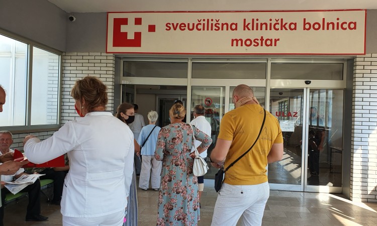 Sve više obolijevaju mlađi, na respiratorima uglavnom necijepljeni