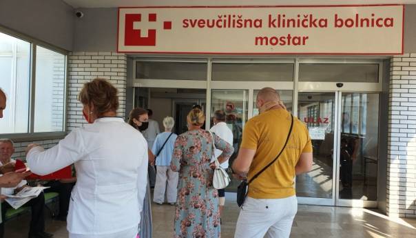 Sve više obolijevaju mlađi, na respiratorima uglavnom necijepljeni