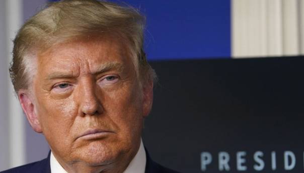 Sve više republikanaca poziva Trumpa na ostavku