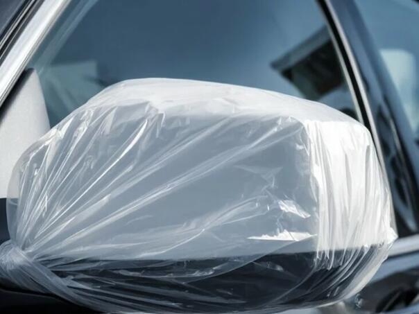 Sve više vozača prekriva retrovizore plastičnom vrećicom: Postoji dobar razlog