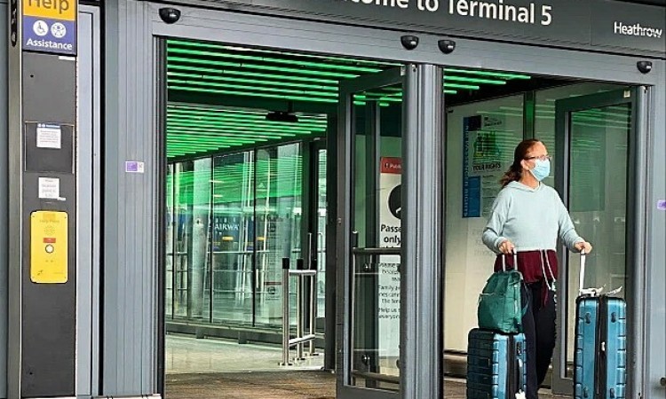 Sve zemlje će biti uklonjene s britanske crvene liste za putovanja