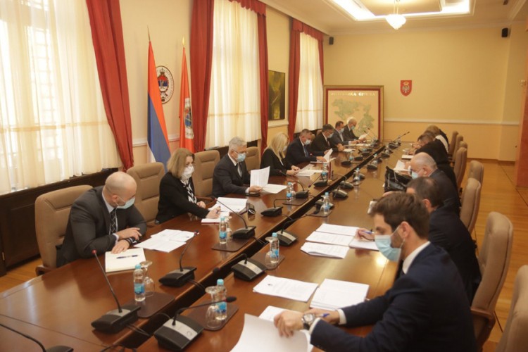 Svečana akademija i defile na Trgu Krajine za Dan RS