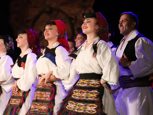 Svečani defile kulturno-umjetnička društava povodom 6. aprila