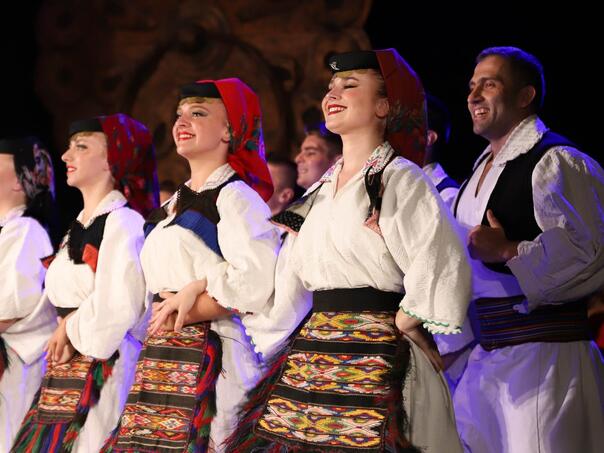 Svečani defile kulturno-umjetnička društava povodom 6. aprila