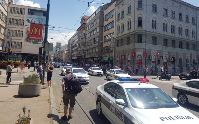 Svečanim defileom ulicama Sarajeva obilježen Dan policije u FBiH