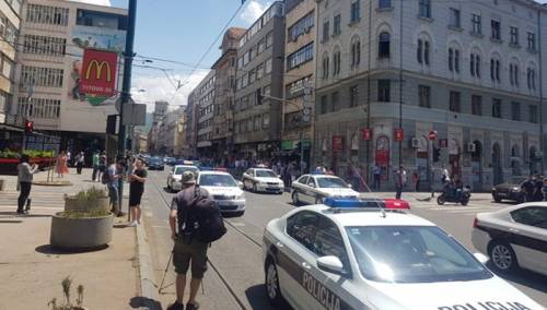 Svečanim defileom ulicama Sarajeva obilježen Dan policije u FBiH