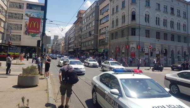 Svečanim defileom ulicama Sarajeva obilježen Dan policije u FBiH