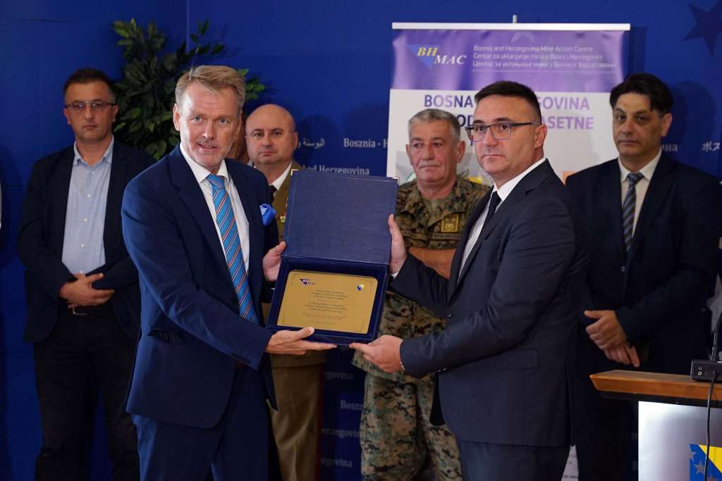 Video: Svečano obilježen završetak procesa čišćenja BiH od kasetne municije 