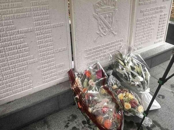 Svečano otkriveno spomen-obilježje u Dugama