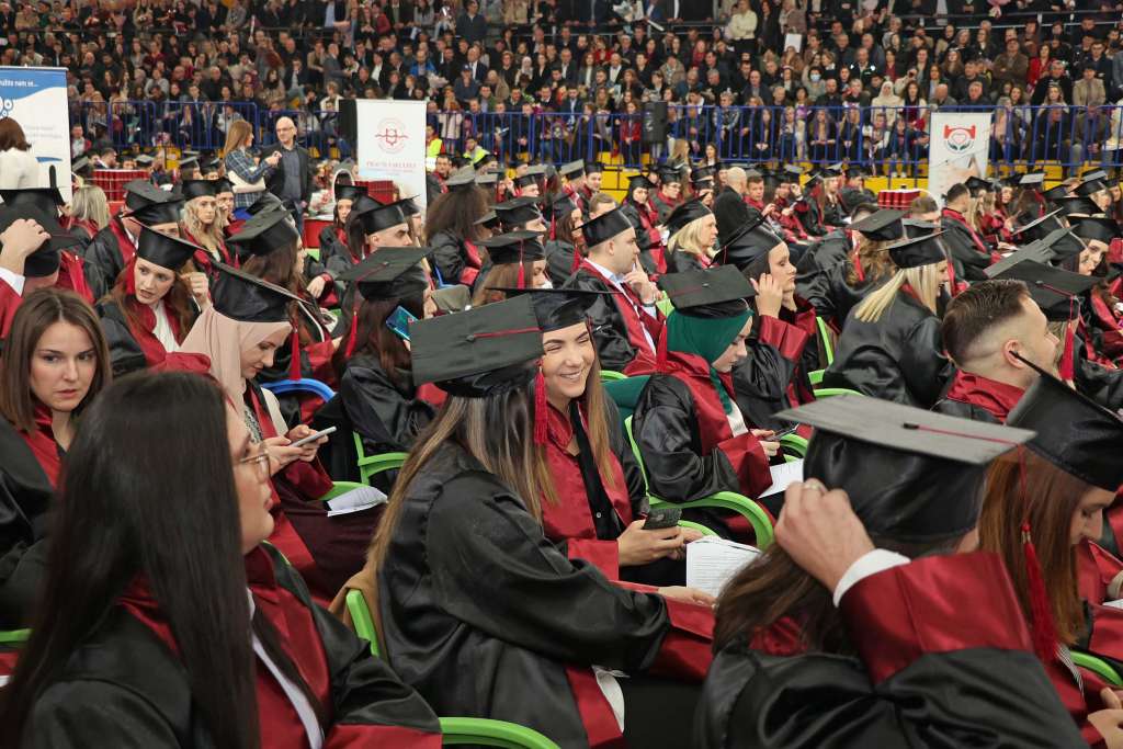 Svečano promovisano 558 diplomanata Univerziteta ‘Džemal Bijedić’