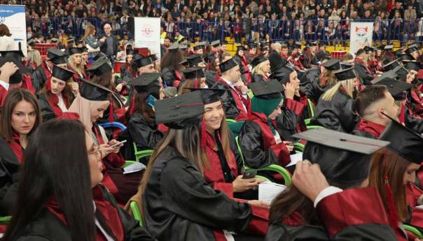 Svečano promovisano 558 diplomanata Univerziteta ‘Džemal Bijedić’