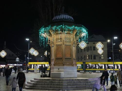 Svečano ukrašena Baščaršija spremna za dolazak ramazana