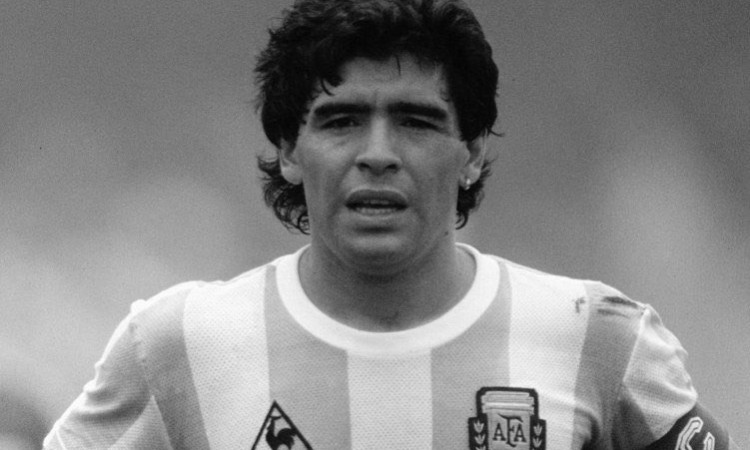 Svećenici protiv imenovanja stadiona u Napulju po Diegu Maradoni