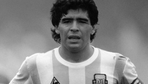 Svećenici protiv imenovanja stadiona u Napulju po Diegu Maradoni