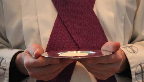 Svećenik nagovarao časne sestre na seks u troje: “Iskusit ćemo Sveto Trojstvo”