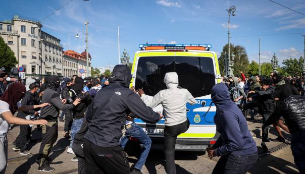 Švedska dopustila spaljivanje Kur'ana ispred Ambasade Turske