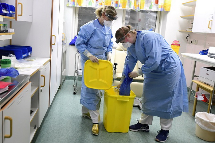Švedska: Polovina osoblja bolnice zaražena korona virusom