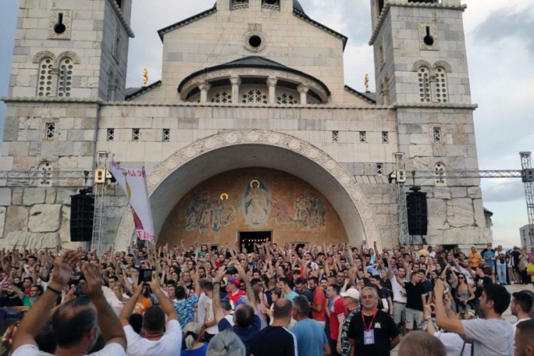 Sveštenici u Podgorici odustali od litije