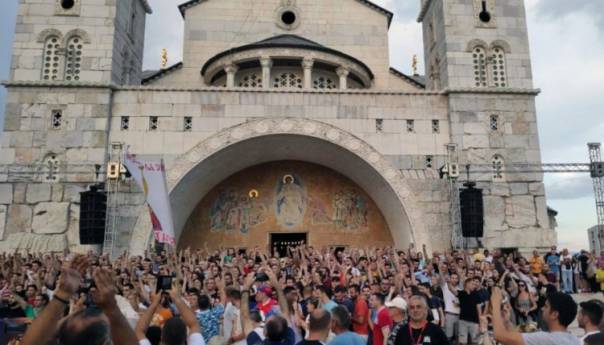Sveštenici u Podgorici odustali od litije
