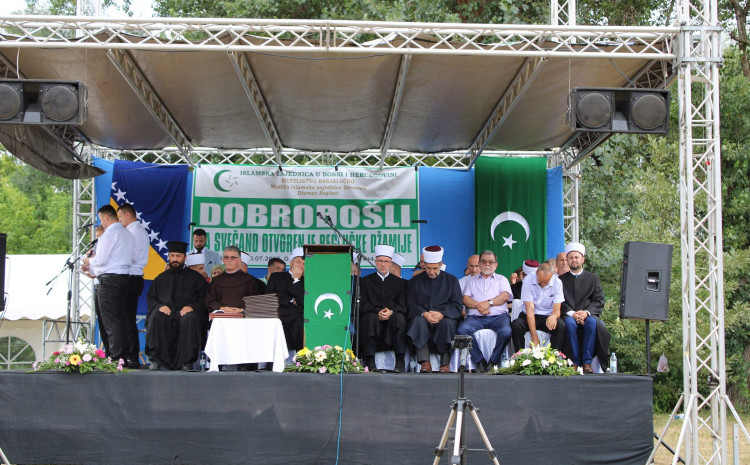 Sveštenik i fratar na otvorenju Bijele džamije