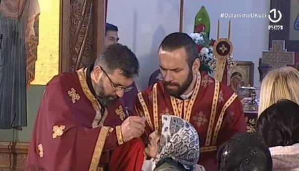 Liturgija u I. Sarajevu: Vršili pričest jednom kašikom