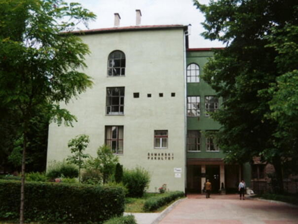 Sveštenik sa Pala saslušan zbog sumnje da je prodavao lažne diplome 'po povoljnoj cijeni'