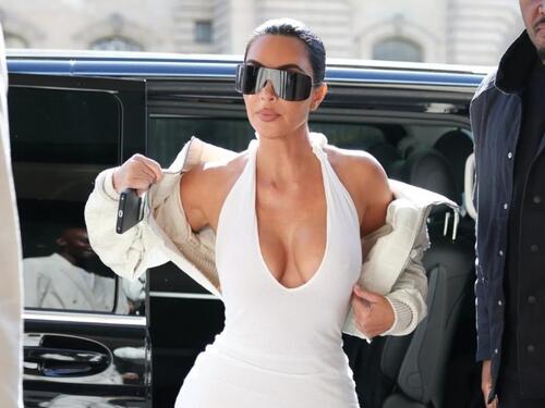 Svi gledaju u njen outfit: Kim Kardashian prekršila jedno od najpoznatijih modnih pravila