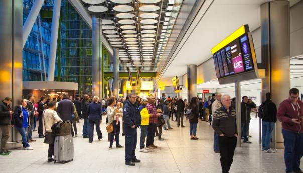 Svi koji ulaze u Veliku Britaniju morat će se samoizolirati dvije sedmice