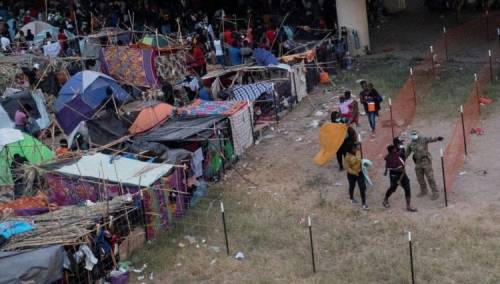 Svi migranti napustili pogranični kamp u Teksasu