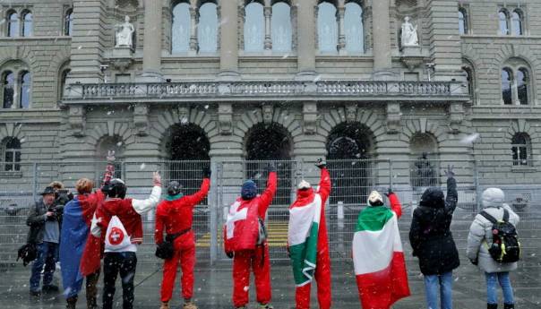 Švicarci na referendumu podržali novi kovid zakon