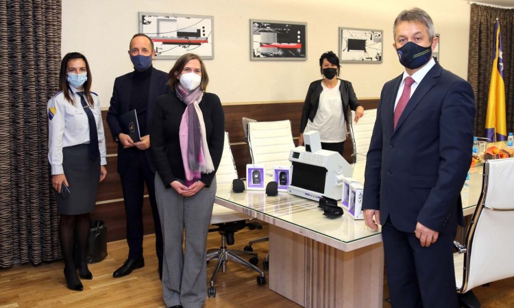 Švicarska donirala Graničnoj policiji BiH opremu za provjeru dokumenata