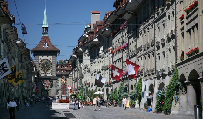 Švicarska zabranila skupove sa 1.000 i više ljudi