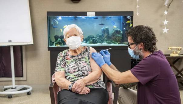 Švicarska započela vakcinaciju protiv koronavirusa